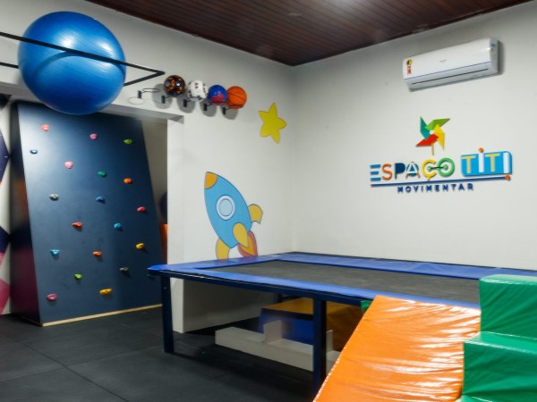 Espaço Movimentar com parede de escalada